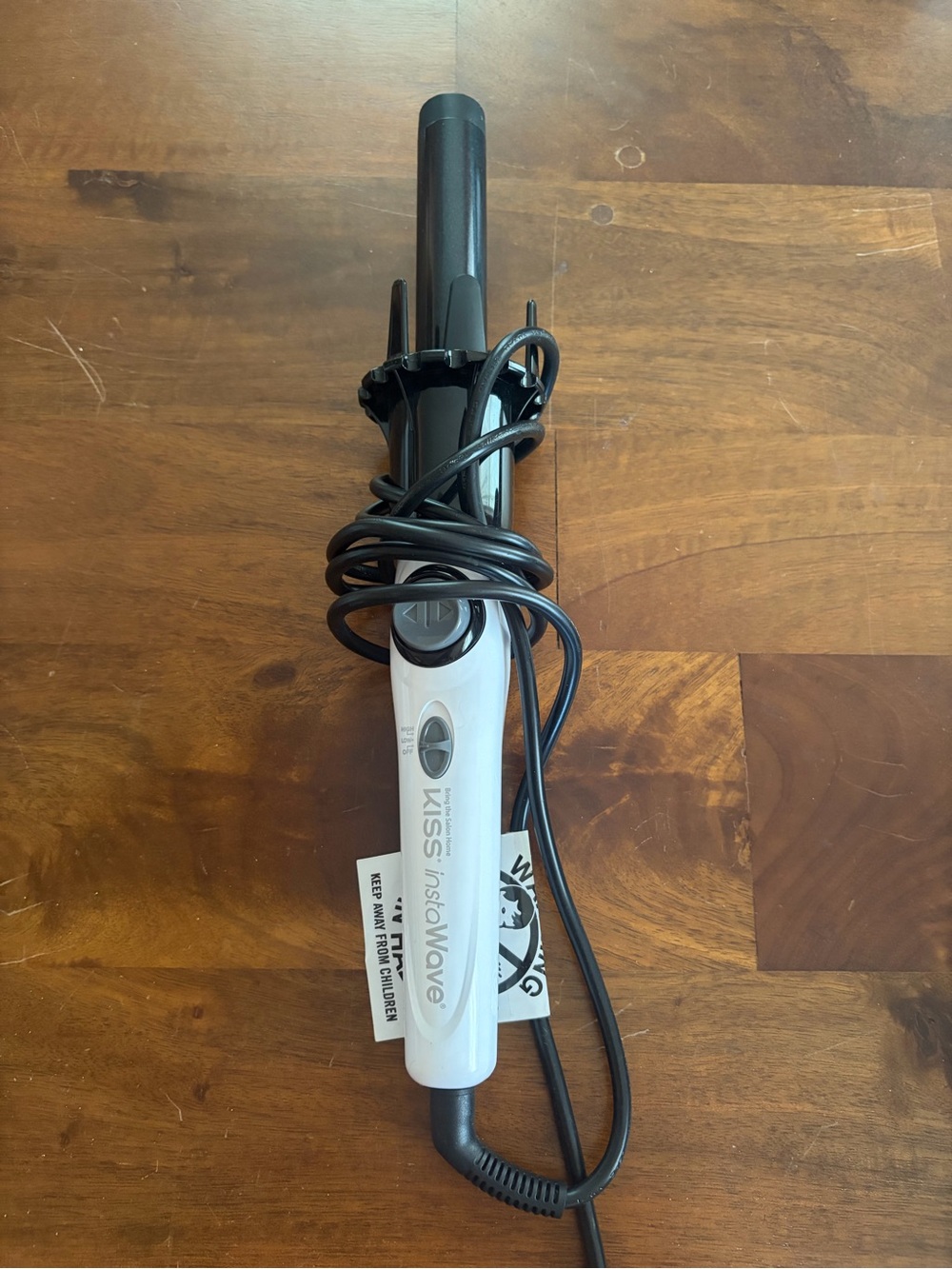 KISS InstaWave Automatic Curling Iron in White